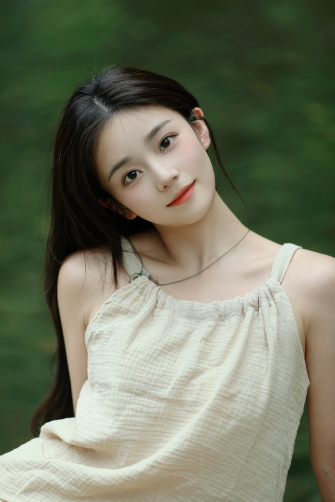 性犯罪艺人高英旭复出无望，转而在社媒对昔日同僚“连环开撕”
